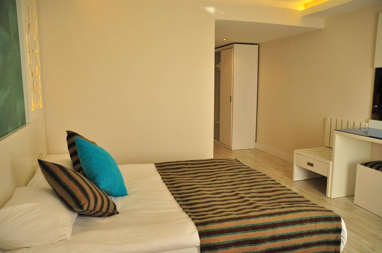 Aura Boutique Hotel Сиде Екстериор снимка
